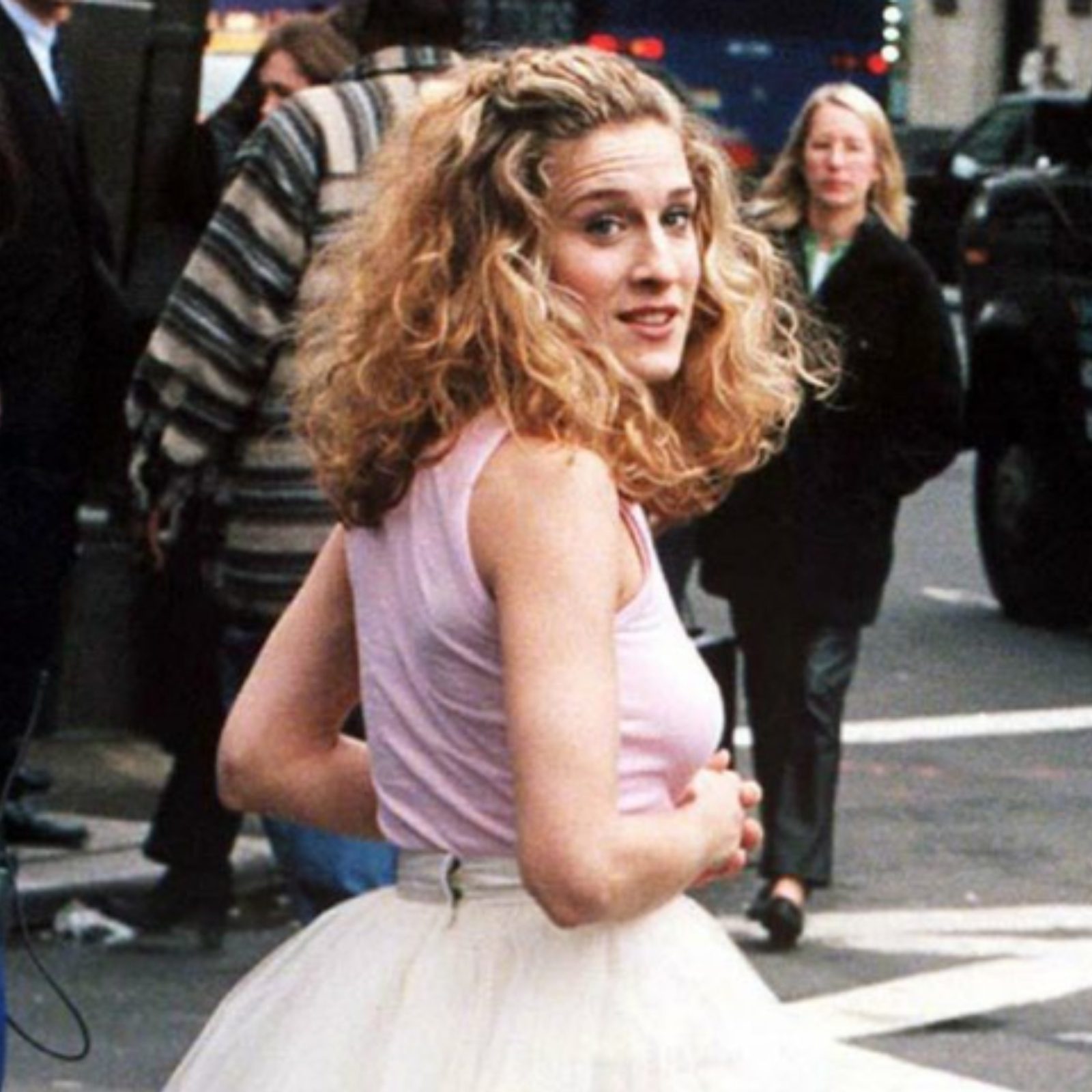 Sex and the City Just Turned 25, And We Couldnt Help But Look Back at Carrie Bradshaws Hair(volution)