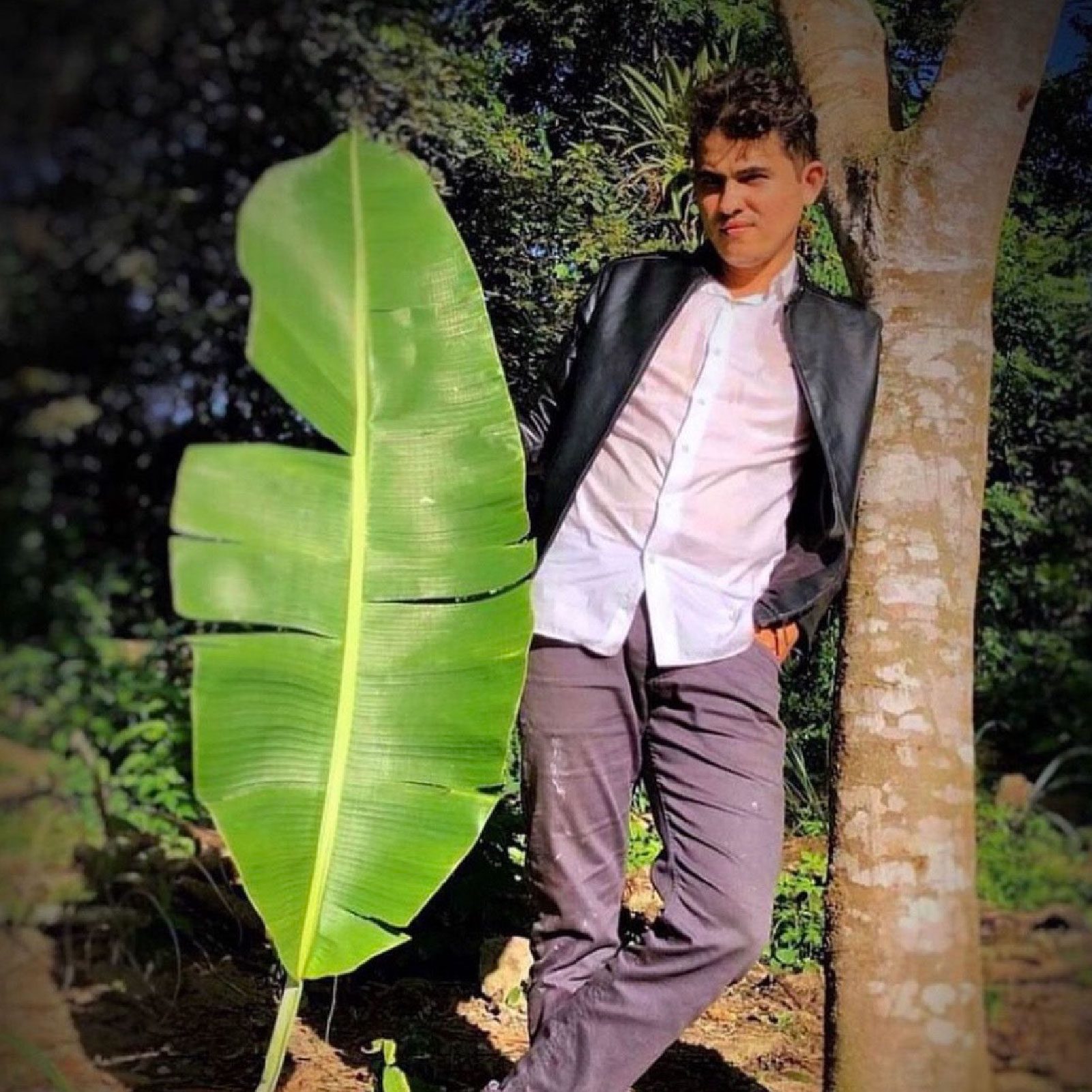 Brazil-Based Hairstylist Josué de Castro is Using Banana Leaves to Make  Color Services More Eco-Friendly - The Tease