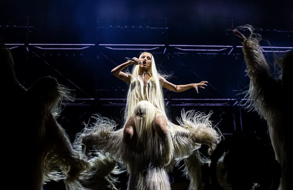 Doja Cat and dancers performing in Charlie Le Mindu's hair costumes.