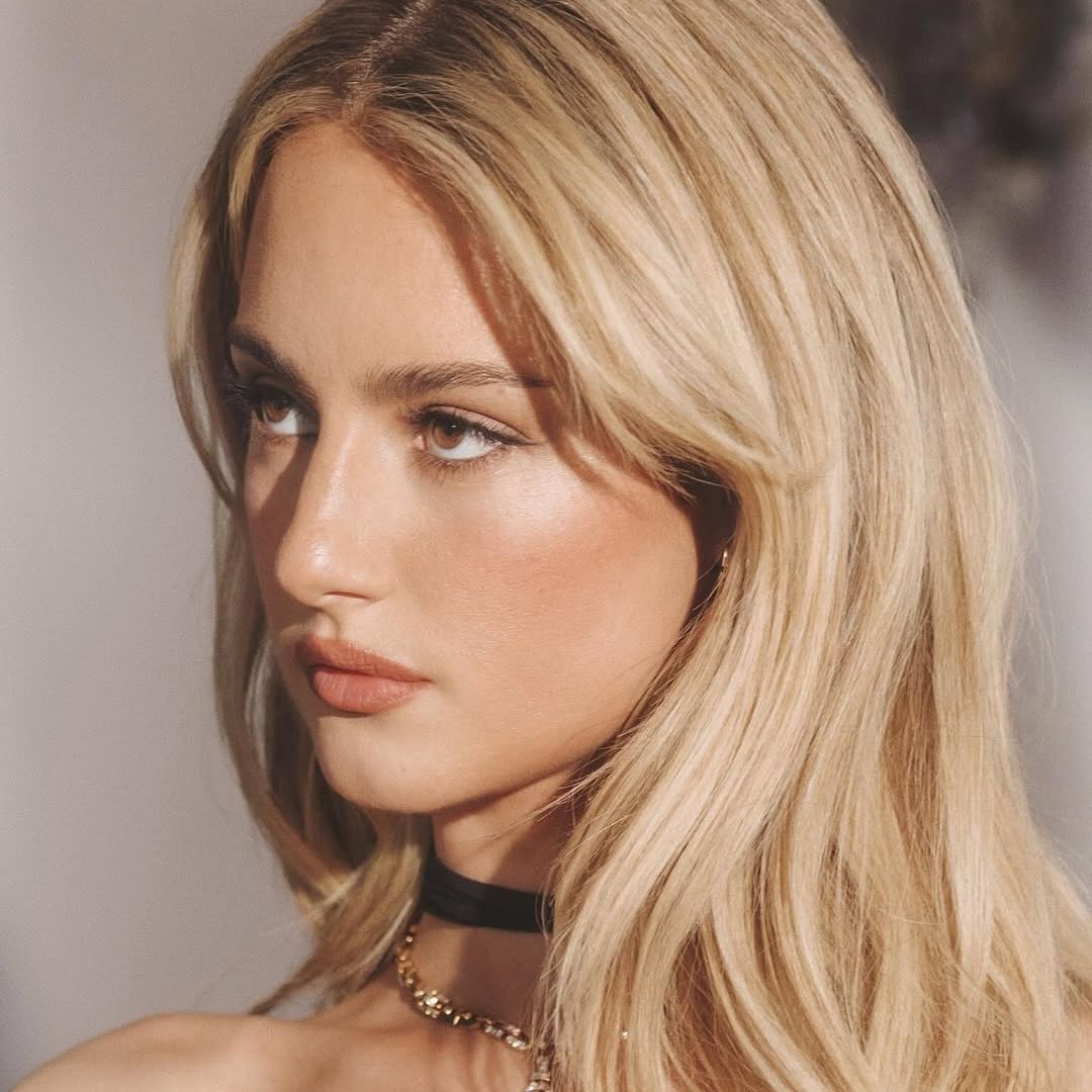 Grace Van Patten, Schwarzkopf Professional, Blonde