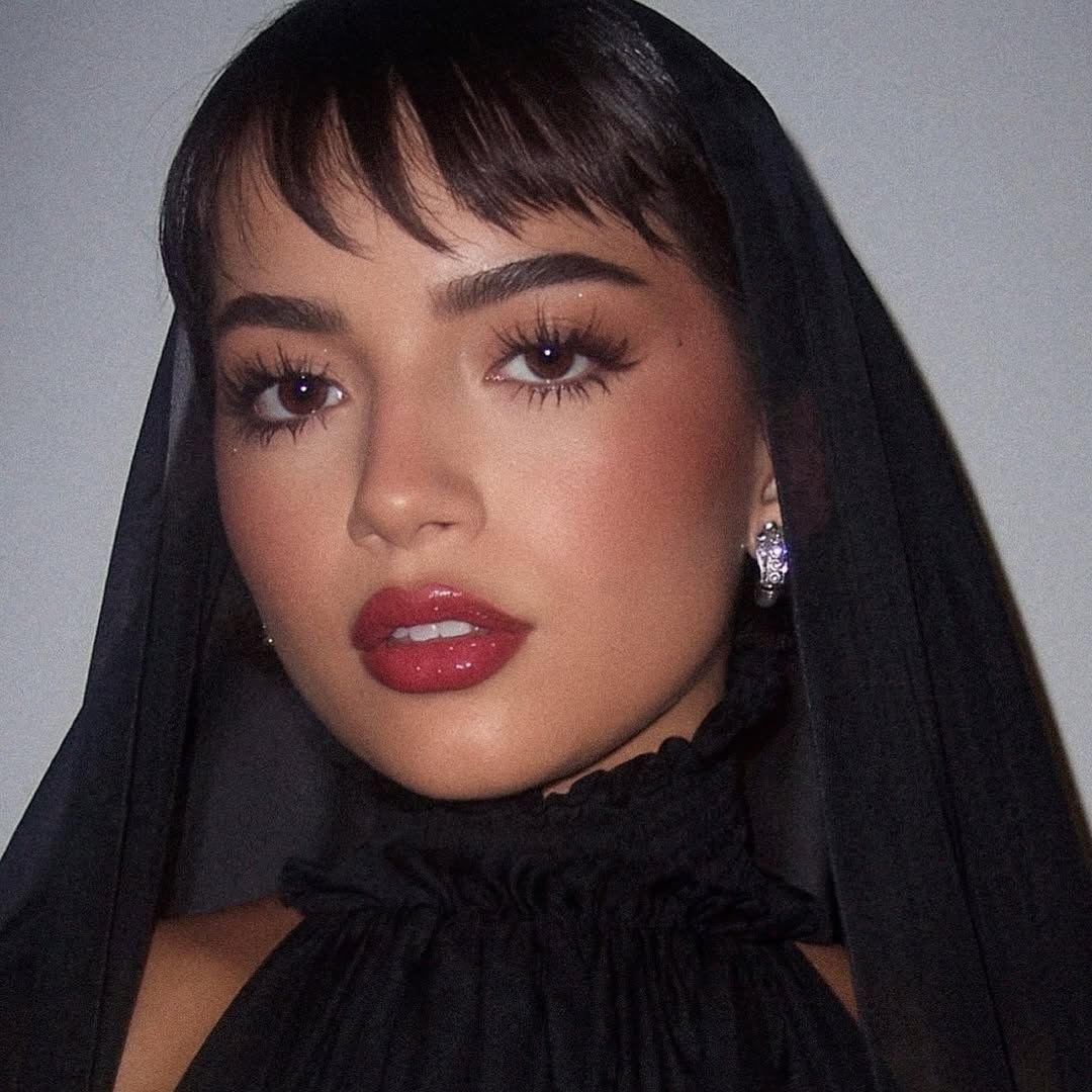 Isabela Merced, Rena Calhoun