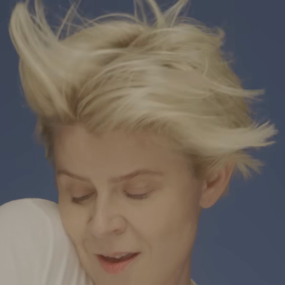 Robyn, Cyndia Harvey