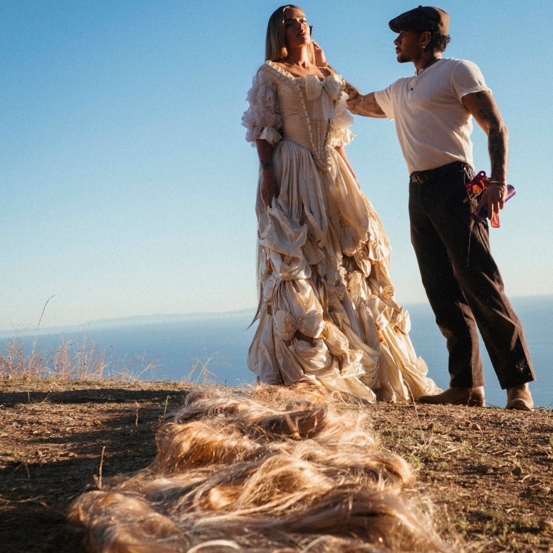 Karol G, Cesar Deleon Ramirez, Tainy, Única