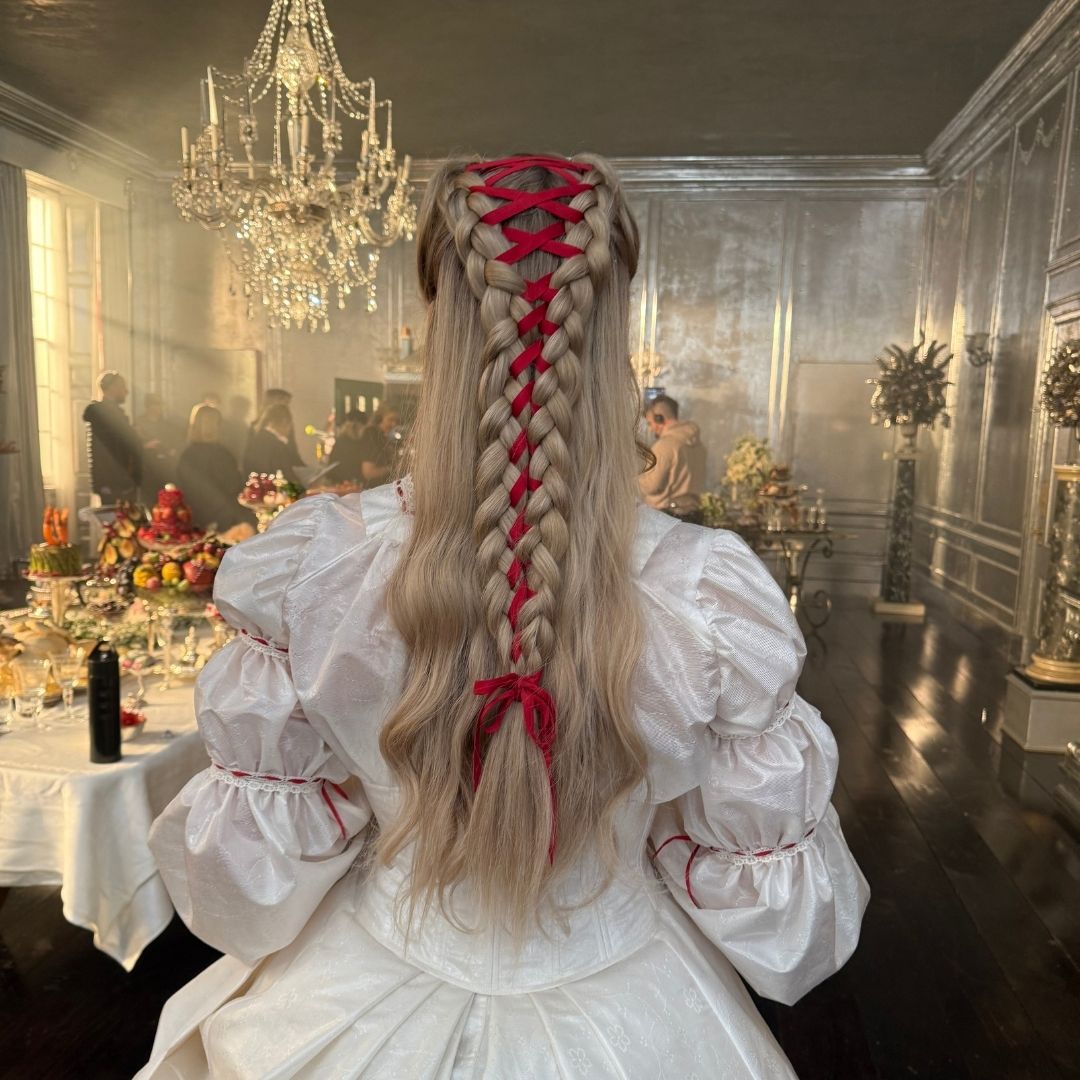 Wuthering Heights, 'Wuthering Heights', Margot Robbie, Margot, Robbie, Corset Braid, Braid, Blonde, Blonde hair, Siân Miller, bts