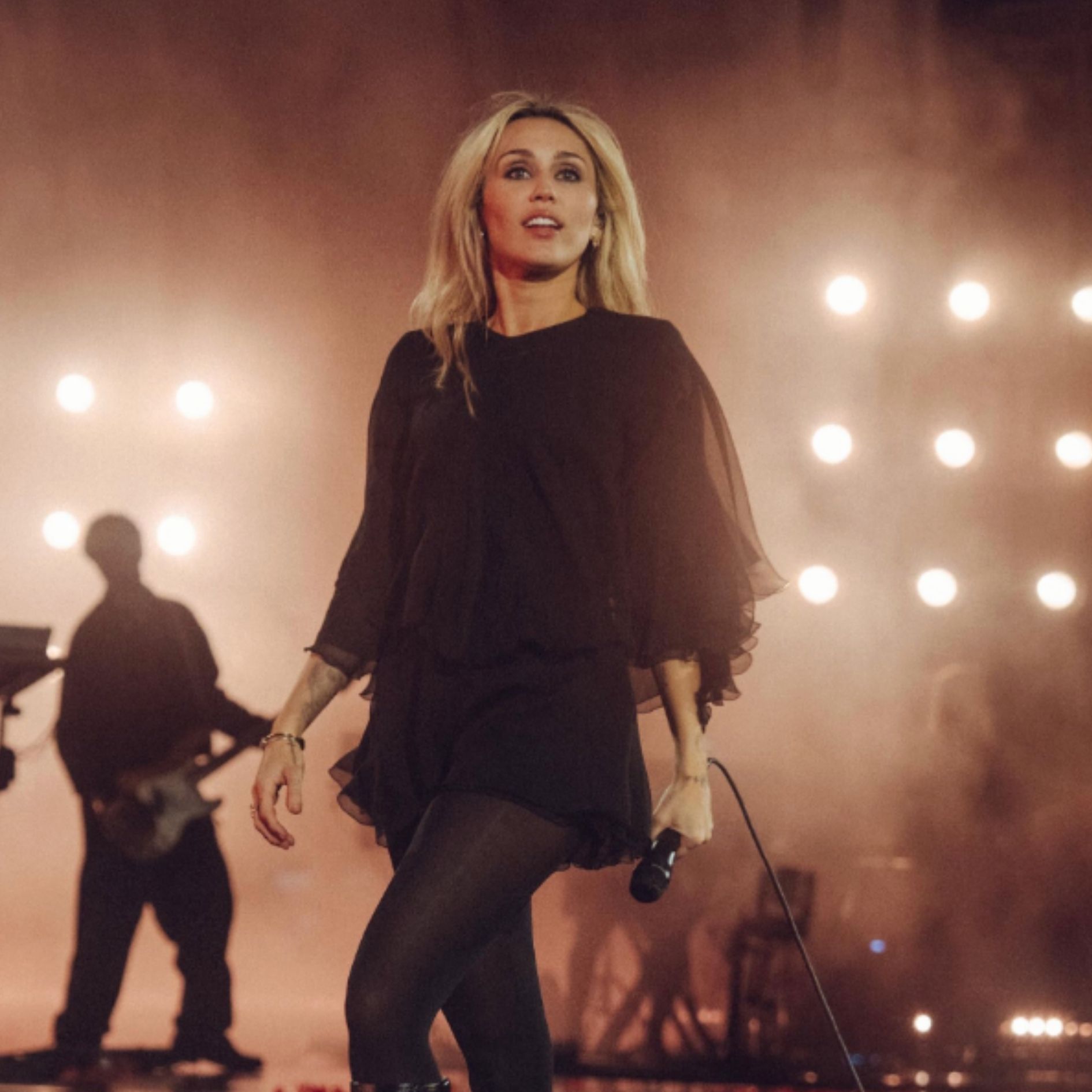 Miley Cyrus, Bobby Eliot, Hollywood Bowl, Bio Ionic, HOw-to, Blonde, Rocker